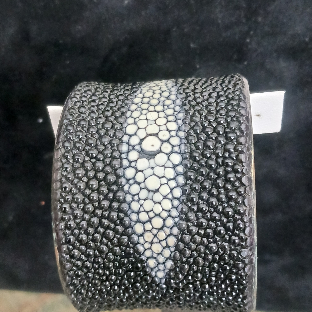 Stingray cuff bracelet